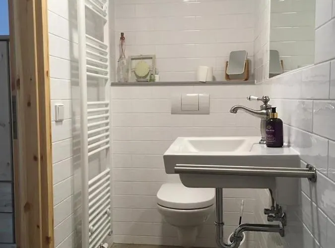 Unterm Schiefen Turm